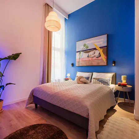 Artful 3Br Home By Danube River & Market Hall Lägenhet