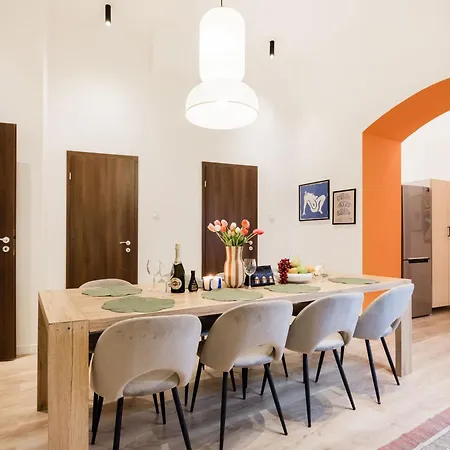 Artful 3Br Home By Danube River & Market Hall